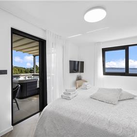 4-Bedroom Villa with heated pool and sea view, near Podstrana, sleeps 8